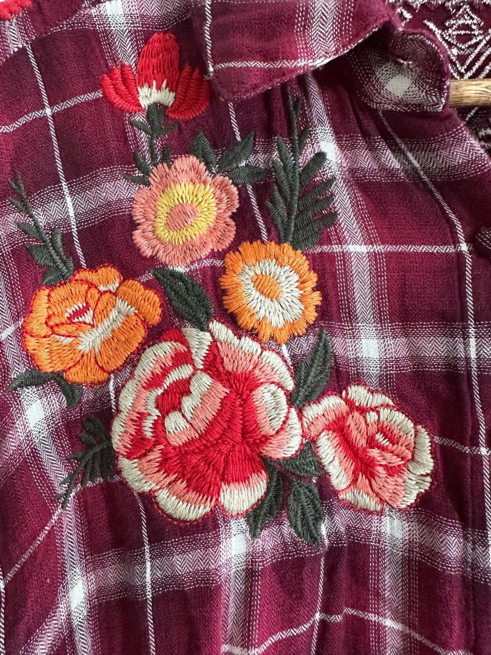 Andree by Unit~ Button Up Plaid Floral Embroidered Tunic Size 1X - Picture 3 of 11